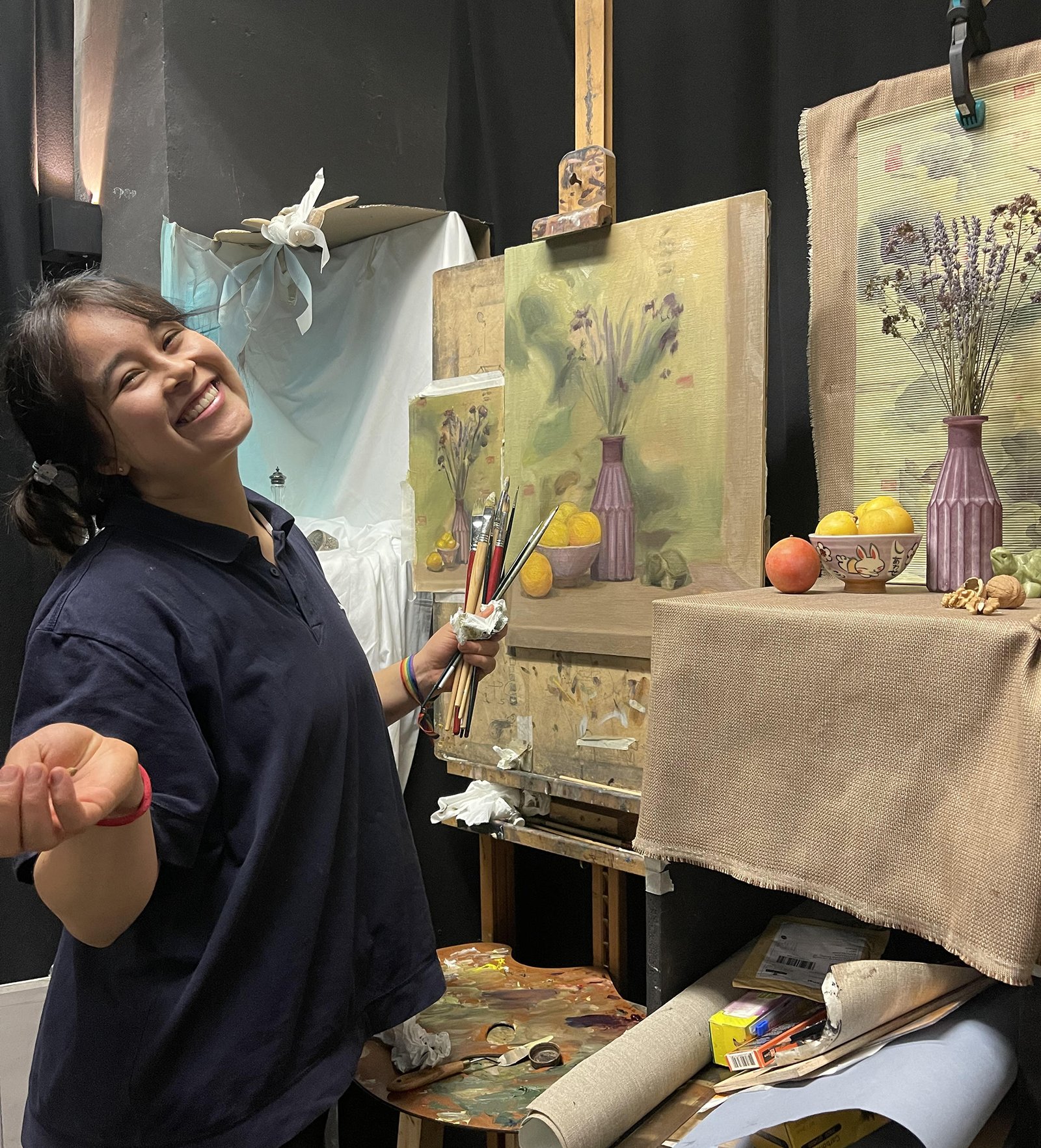 T. Cheung-Damonte artist portrait with classical still life oil painting, Barcelona Academy of Art graduate specializing in figurative art and traditional techniques